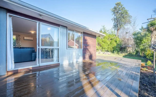 Woodills Wonderland - Akaroa Holiday Home
