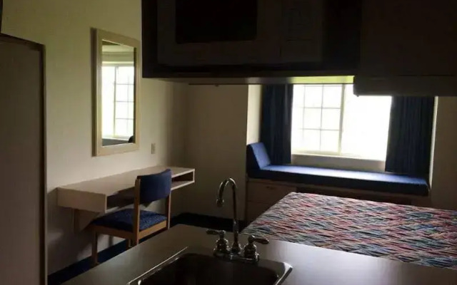 Days Inn & Suites Maryville