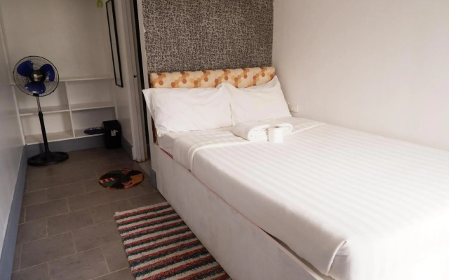 OYO 492 Sunset View Ridge Residences