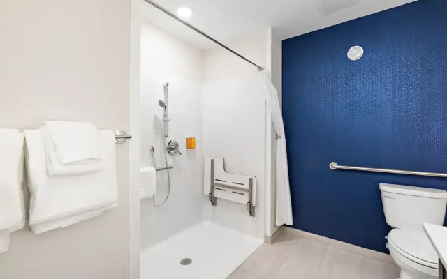 Holiday Inn Express Kansas City North Parkville An IHG Hotel