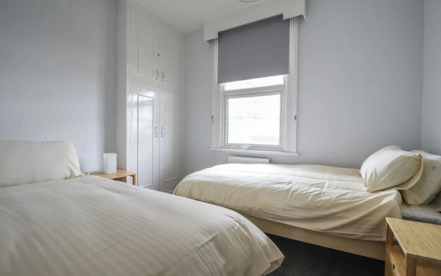 Flat 2, 10 Seafield Road
