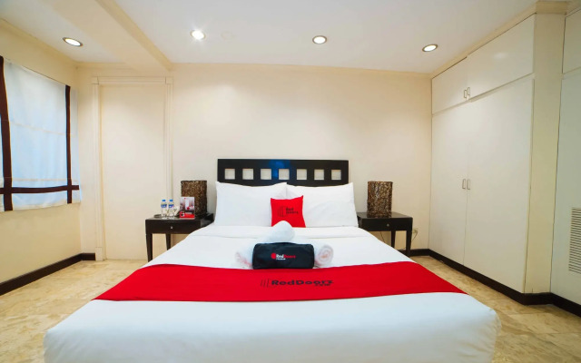 RedDoorz Premium near Greenbelt Makati