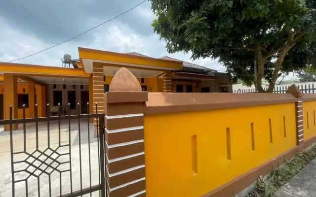 OYO 93866 Neva Guest House SyariahNearWaduk Cipta Karya