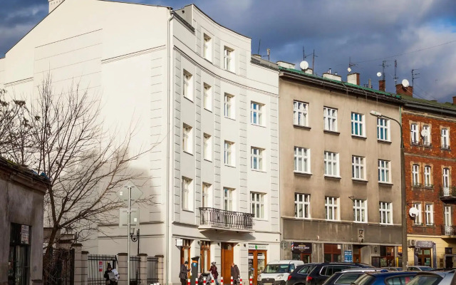 Riverside Aparthotel