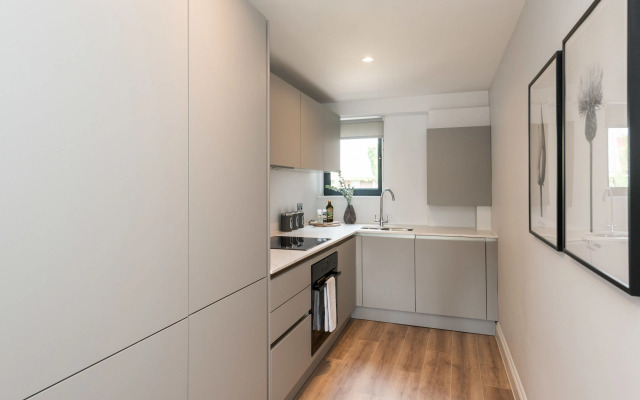 The Carlyle - Elegant Serviced Apartments