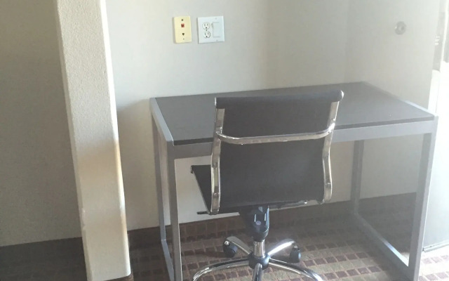 Camelot Inn & Suites Veterans Memorial NW Houston