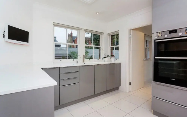 Veeve - Family Flourish