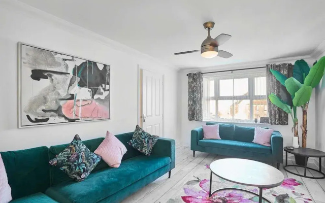 Host Stay Snowdrop Crescent I