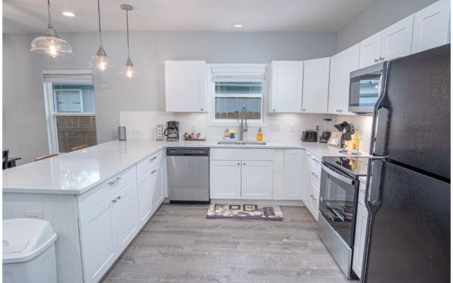 Newly Remodeled 4BR 2BA Near Amazing Downtown