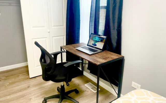 EMALUX Condo Near Downtown,Bus,Train,Hospitals,United-Center,Fulton Market