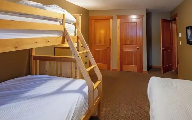 Pinnacle Ridge Chalets by Fernie Lodging