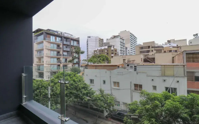 w Prestigious 2BR w Balcony Near Larcomar