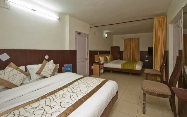 OYO 38167 Maa Charan Residency