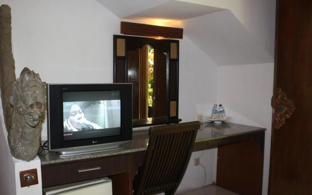Puri Naga Beachfront Cottages