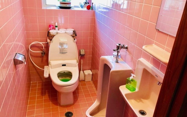 Tom and Rimi's – Bathroom – Kumejima