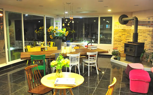 Taean (Anmyeondo) Before Sunset Pension