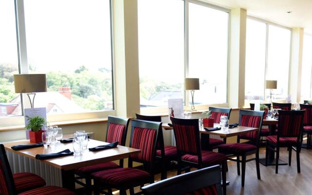 Riviera Hotel & Holiday Apartments