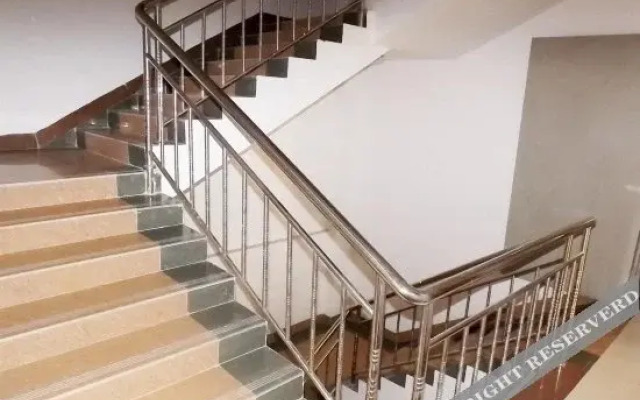 100% Satisfied Fashion Hotel