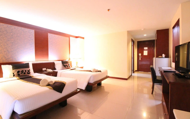 Convenient Grand Hotel