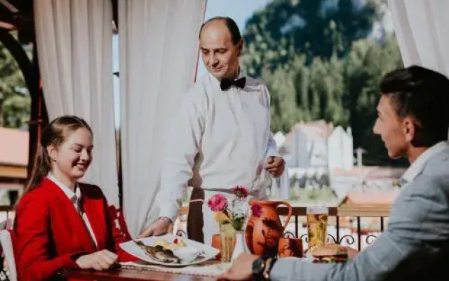 Hotel Lacu Rosu