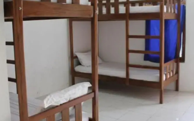Flores One Love Homestay Hostel and Tours
