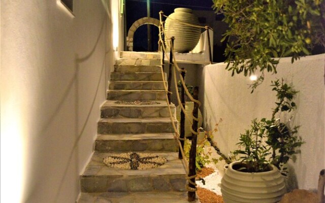 Moraitis Studios Dioni Lux Inn