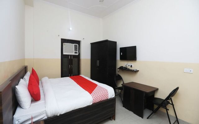 OYO 44000 The Nest - Knowledge Park