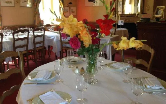 Hôtel Restaurant La Borne Impériale