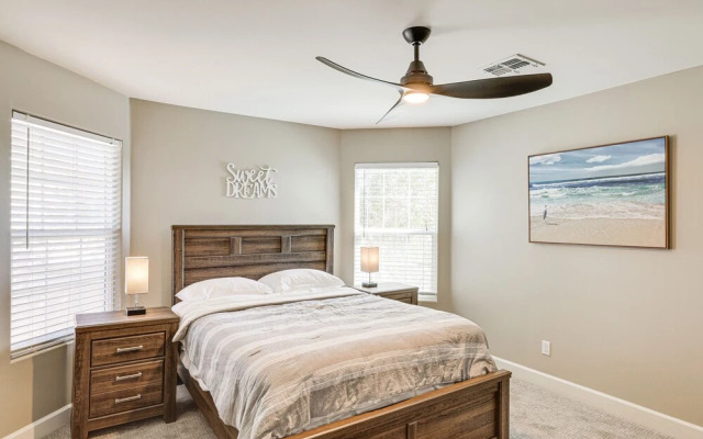 Glendale Golf Getaway w/ Pool & Putting Green!