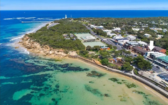 Lonnie Beach View Apartment