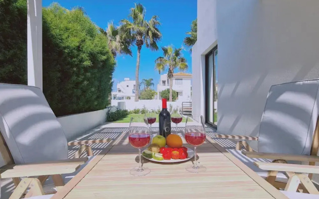 Stay Sunshine Aura in Protaras