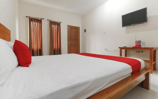 RedDoorz Plus near Cibubur Junction