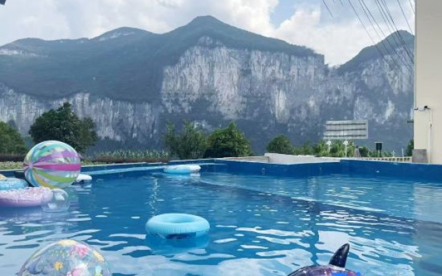 Lichen Four Seasons – Pool – Enshi Prefecture