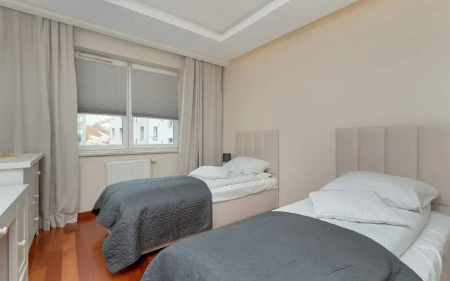 Apartment With 3 Bedrooms by Renters