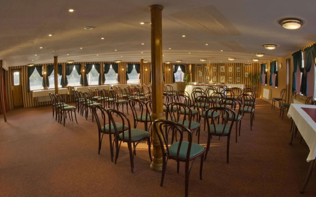 Fortuna Boat Hotel