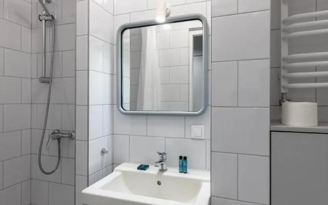 Spacious Flat for 6 at Wolska 15