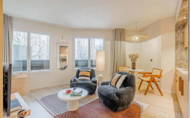 Yuna Porte Maillot - ApartHotel