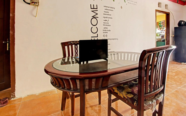 SPOT ON 91506 Guest House Putri Raja