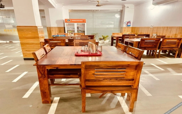 Capital O 80703 Kanha Guest House