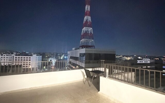 Cozy Rooftop Near Al Services 23