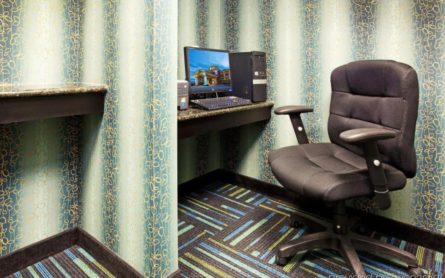 Holiday Inn Express & Suites Salem by IHG