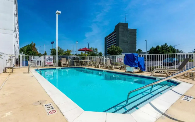Motel 6 Charlotte 1417