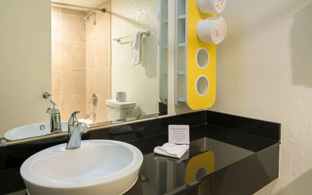 Motel 6 Tampa, FL - Fairgrounds