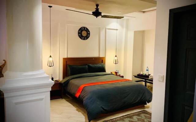 12 Avenue Lahore