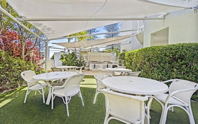 Bright 2 Bed Apartment With Ocean Views