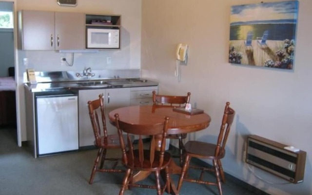 Blue Dolphin Motel