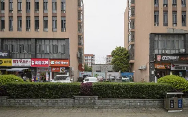 Zhuzhou Tiantianshang Art Hotel (Hunan University of Technology)