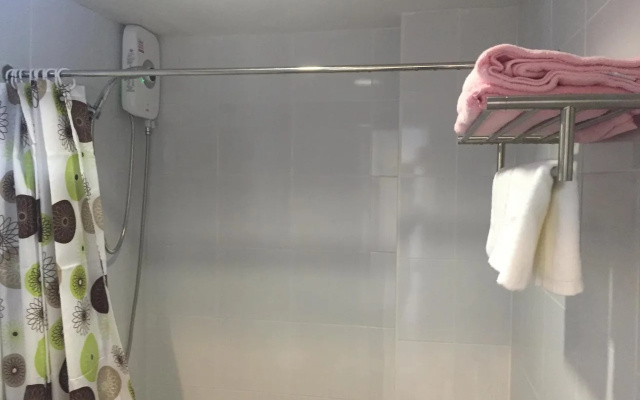 Bobby's Place – Bathroom – Pattaya