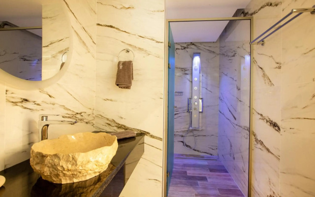 Black Rocks Family, Luxury Seafront maisonette