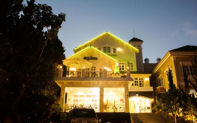 Hoa Sen Vang Hotel Dalat